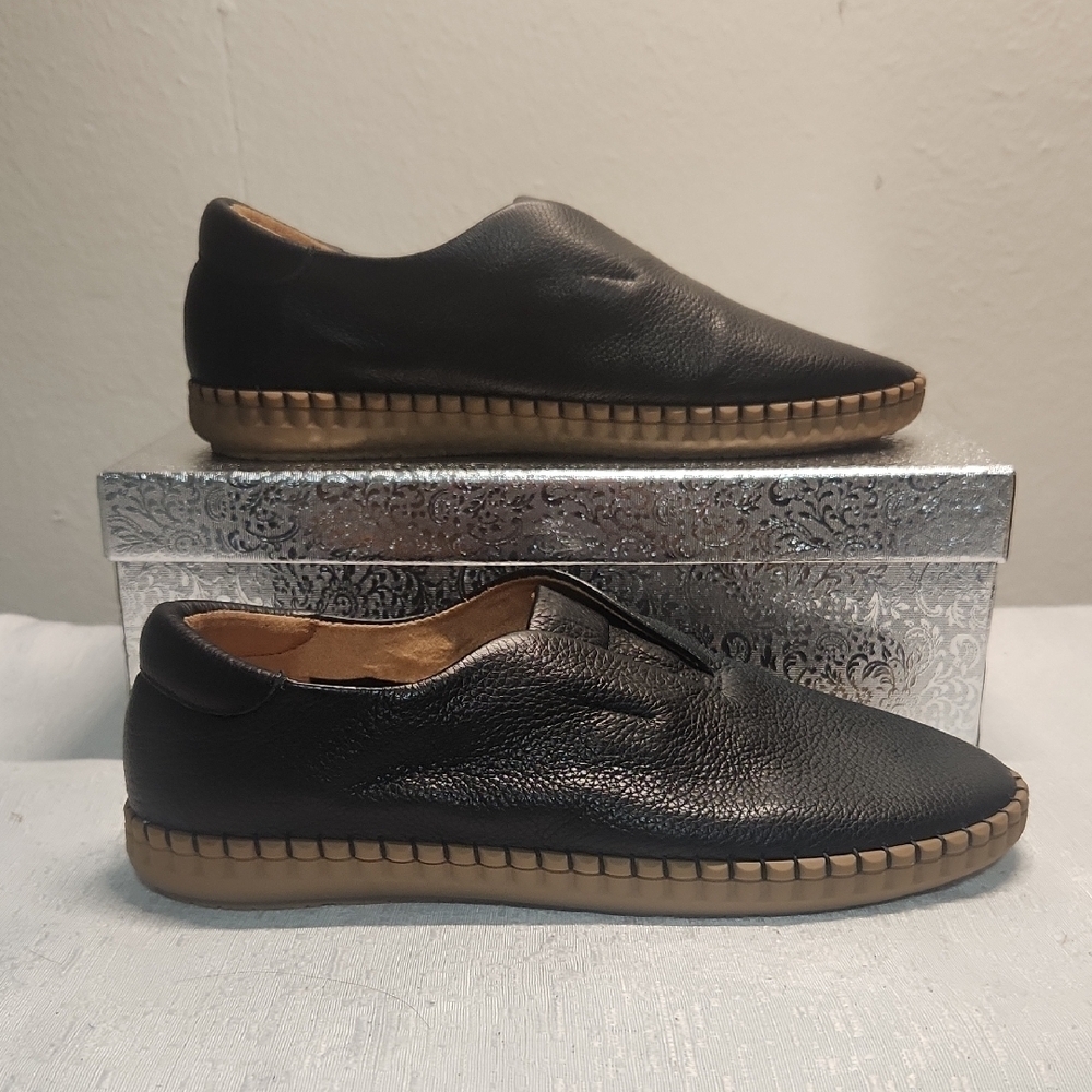 NWOB BRIOSO Women's Black Leather Shoes Size 7 1/2.